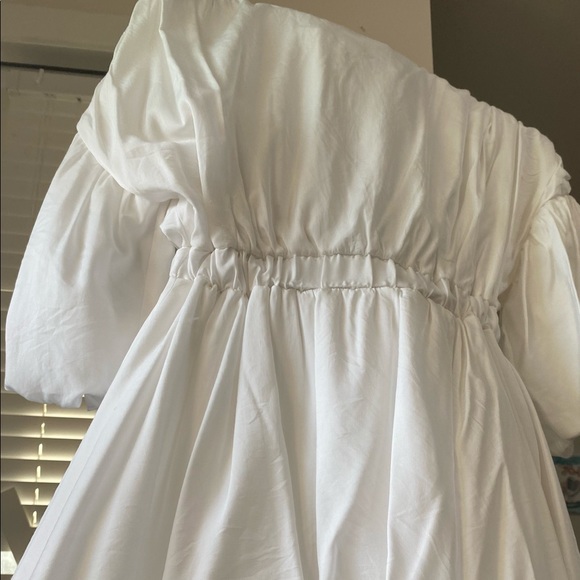 Pretty little thing Dress - Picture 2 of 4